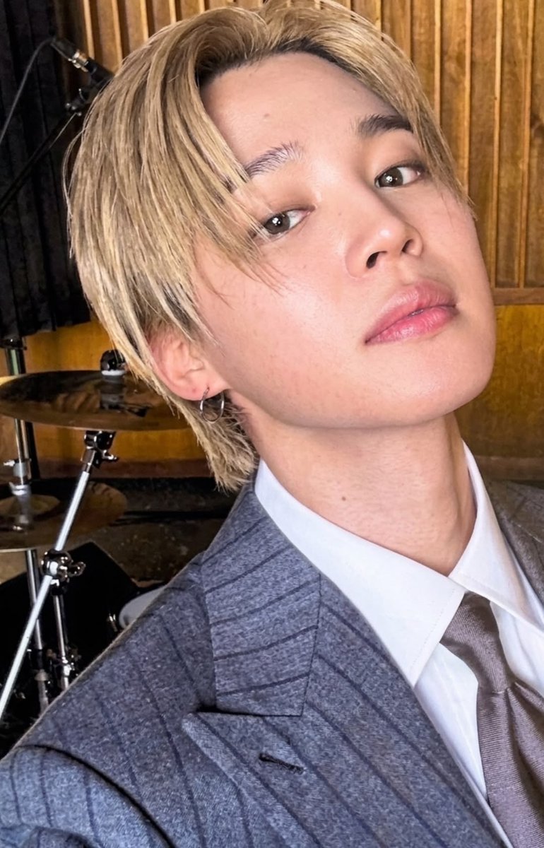 chloé⁷ ★ ★ ★ is seeing bts tweet media