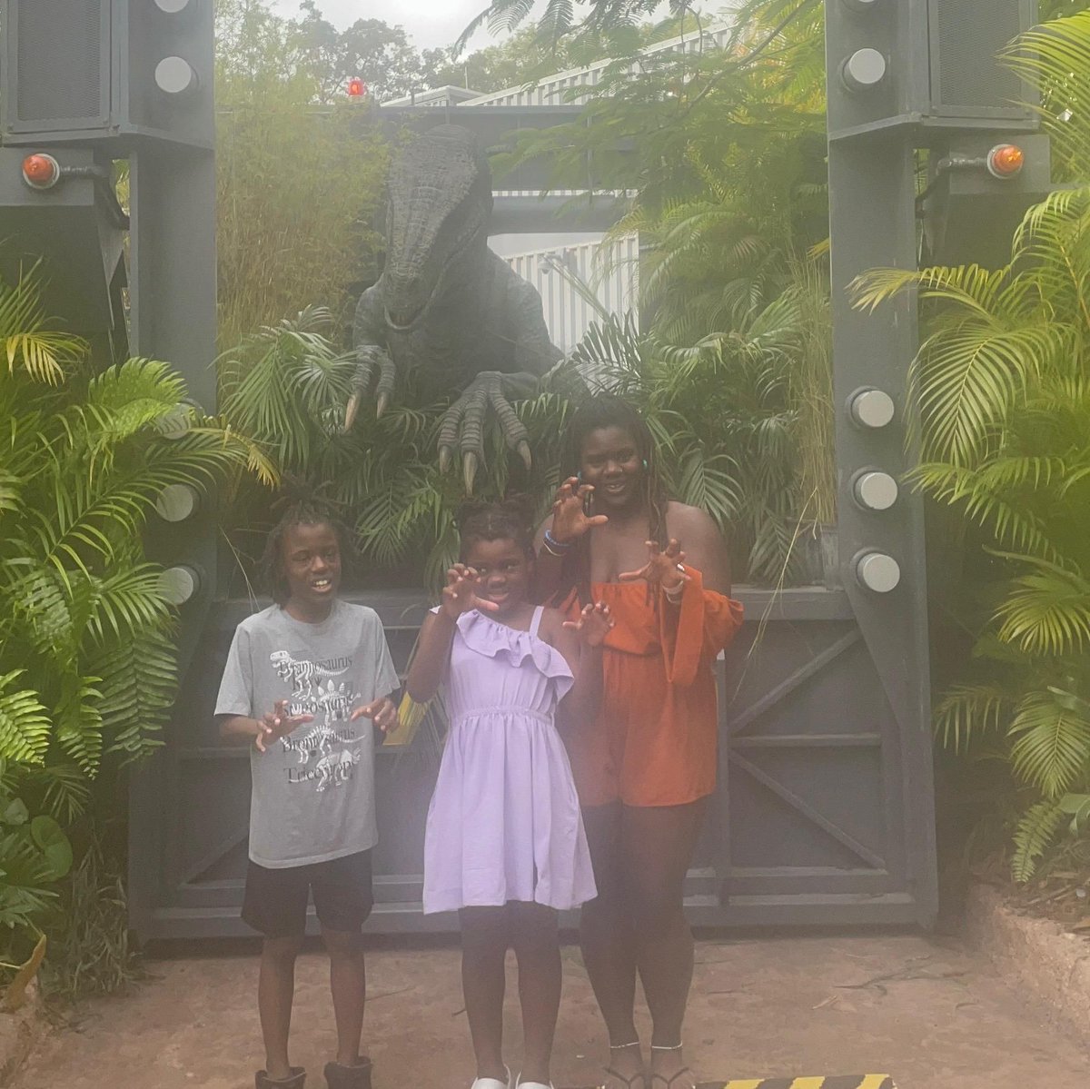 SunFound's tweet image. ☀Daniel, who lives with Profound Developmental Delay, explored @UniversalORL in Florida with his family. 💛

💬 “This has been a dream come true…my son’s favorite part was Harry Potter World.” – Daniel’s mom

Thanks to Sam’s Auto &amp;amp; @QuestDX! #MakingDreamsComeTrue