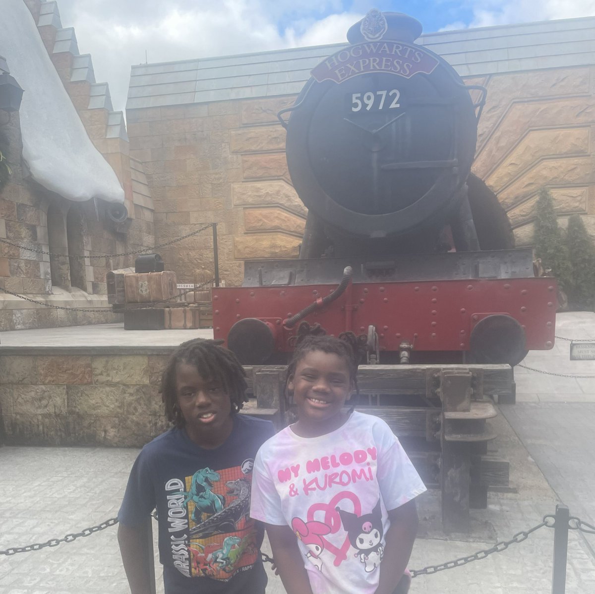 SunFound's tweet image. ☀Daniel, who lives with Profound Developmental Delay, explored @UniversalORL in Florida with his family. 💛

💬 “This has been a dream come true…my son’s favorite part was Harry Potter World.” – Daniel’s mom

Thanks to Sam’s Auto &amp;amp; @QuestDX! #MakingDreamsComeTrue
