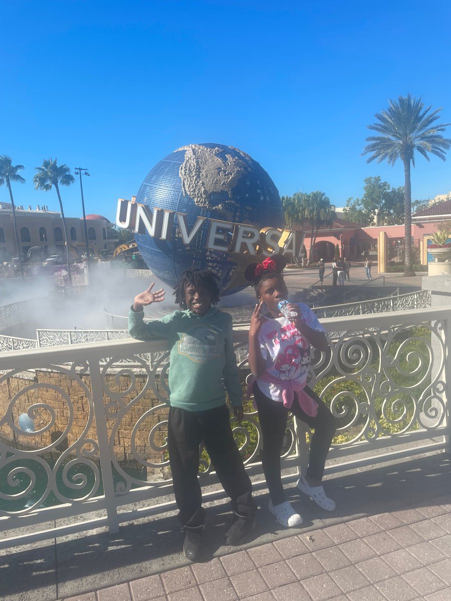 SunFound's tweet image. ☀Daniel, who lives with Profound Developmental Delay, explored @UniversalORL in Florida with his family. 💛

💬 “This has been a dream come true…my son’s favorite part was Harry Potter World.” – Daniel’s mom

Thanks to Sam’s Auto &amp;amp; @QuestDX! #MakingDreamsComeTrue