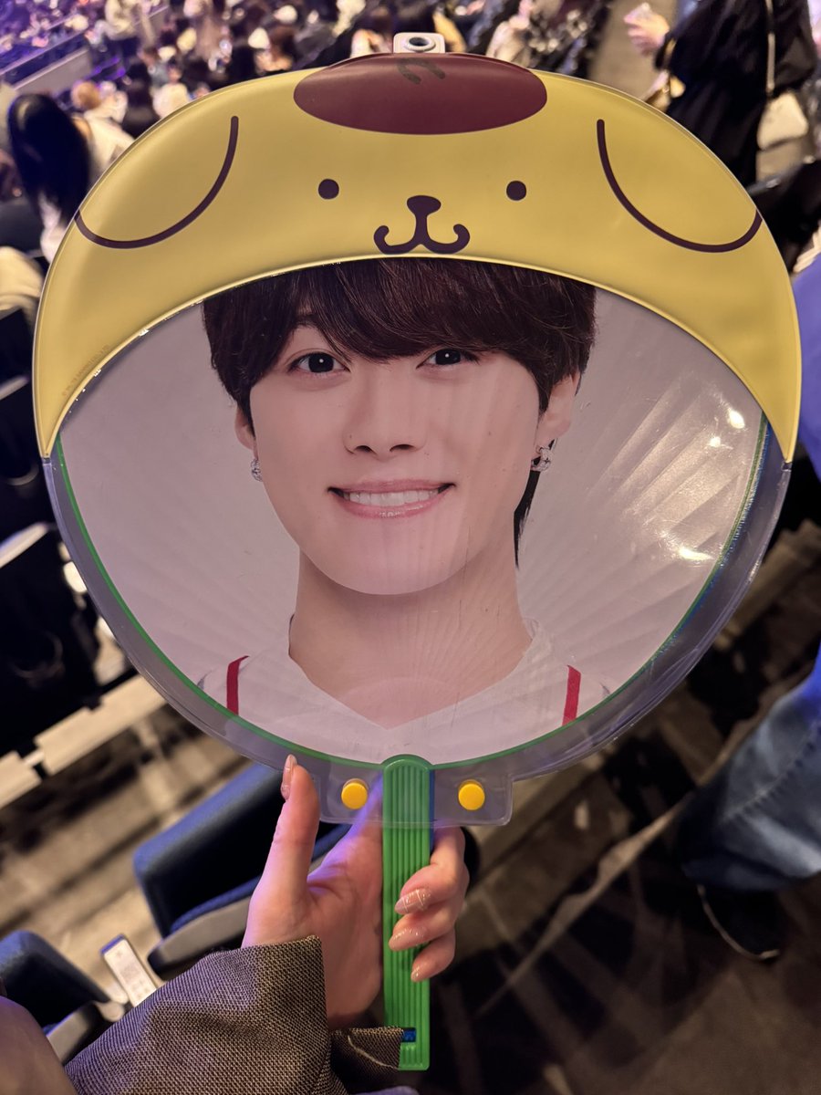 a_phm48's tweet photo. 逆転男子のイベント終わりにこのうちわを忘れた方いたので、スタッフさんに届けておきました！
3LEVEL25列辺りです！

無事に持ち主さんに届きますように😭🙏
#逆転男子 #なにわ男子 #横浜Kアリーナ https://t.co/u5qXjfZc7V