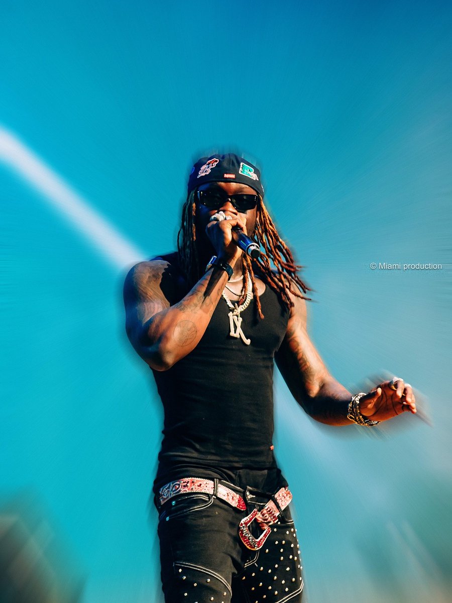 🚨 HIMRA, SEUL AU SOMMET 🌍🔥

Himra est actuellement le seul rappeur africain francophone présent dans le Top 300 du Global Digital Artist Ranking 📊

Et ça dure… depuis plus d’un an, il porte haut le flambeau de l’Afrique francophone dans ce classement mondial ⚔️🇨🇮

Dans un