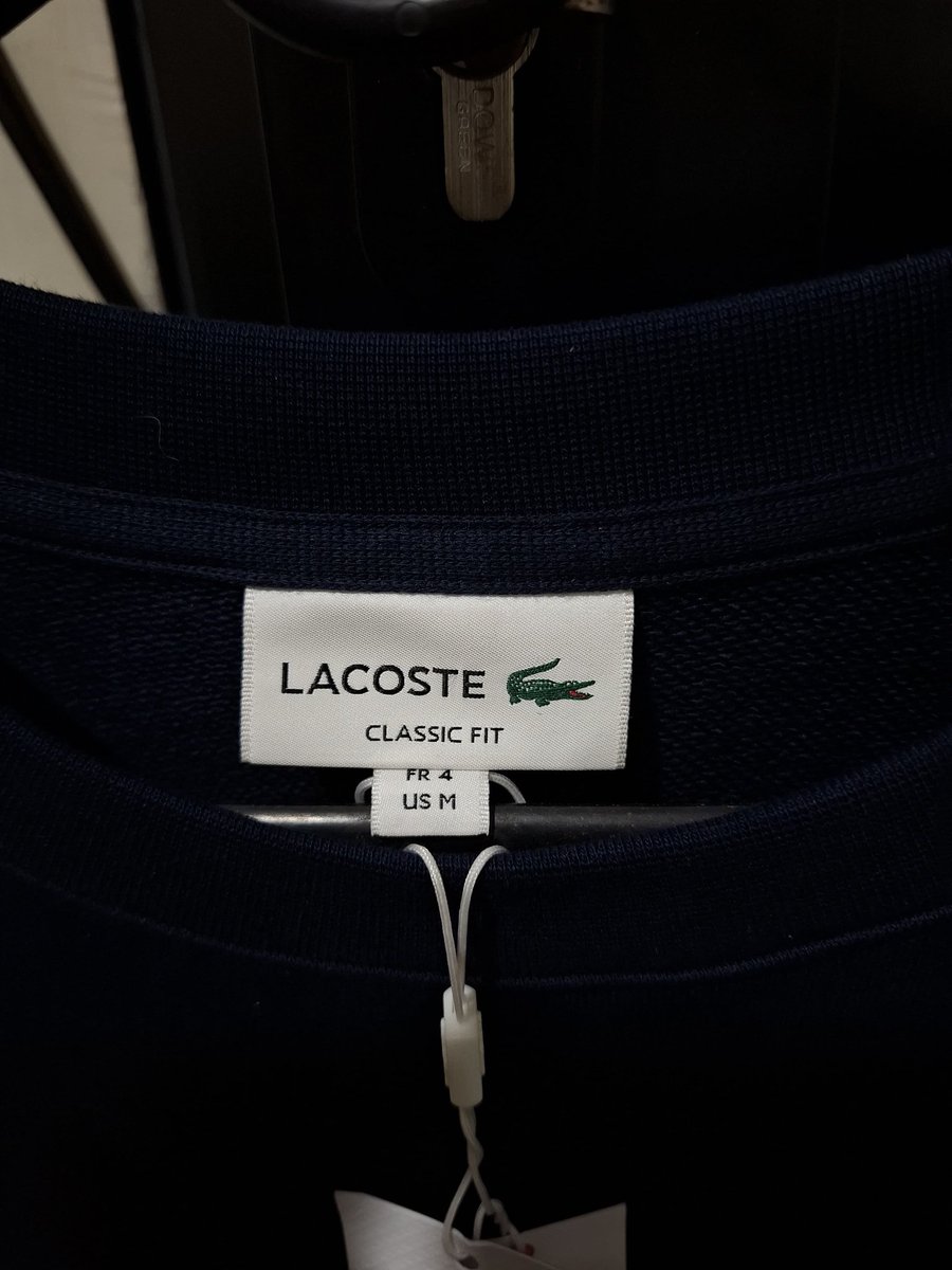 jasbanwar's tweet photo. wts preloved original logo trim fleece sweatshirt lacoste size M, warna navy

pembelian tgl 27 maret 1.962k, baru di pake 1x

aku mau jual 1.6 boleh nego tipis yach

bisa oren 🍊, dm aja ya guys kalo mau https://t.co/vphlPopEtD