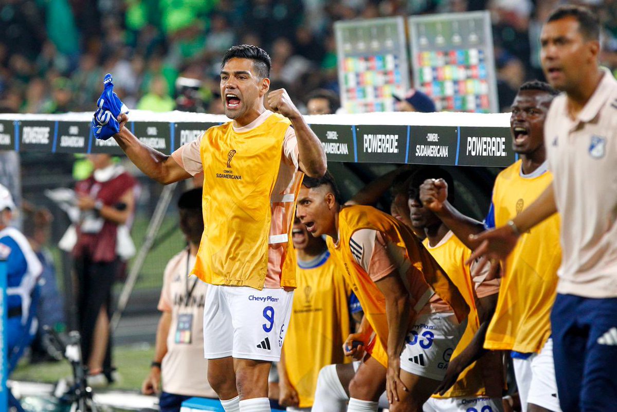 Leoabernal's tweet photo. MILLONARIOS Ⓜ️🔵⚪️🏴󠁧󠁢󠁳󠁣󠁴󠁿dias señores https://t.co/rTc6h3enTS