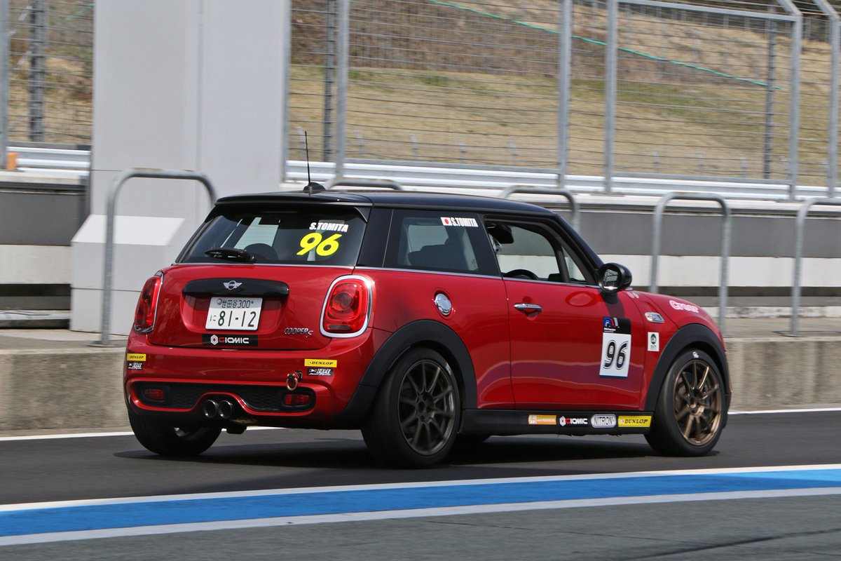 tomitacorpM's tweet image. 先月末のMINI CHALLENGE
当日は撃沈してて1枚も写真撮らなかったけど
有難いことに各所からいただきました

あの車でも3輪走行になるのは驚き

1,2枚目: @Minazou70 さんより
3,4枚目:公式より拝借