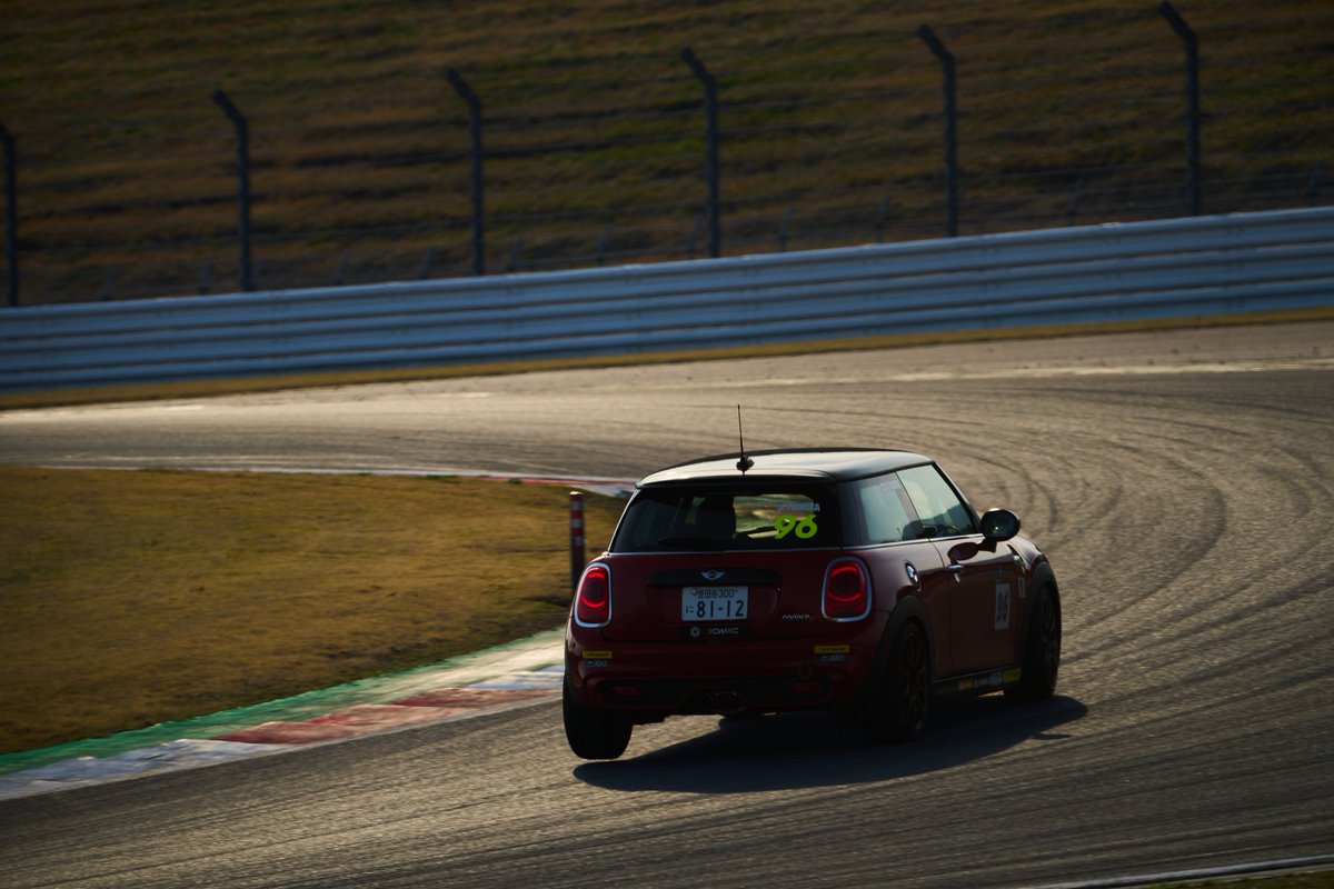 tomitacorpM's tweet image. 先月末のMINI CHALLENGE
当日は撃沈してて1枚も写真撮らなかったけど
有難いことに各所からいただきました

あの車でも3輪走行になるのは驚き

1,2枚目: @Minazou70 さんより
3,4枚目:公式より拝借