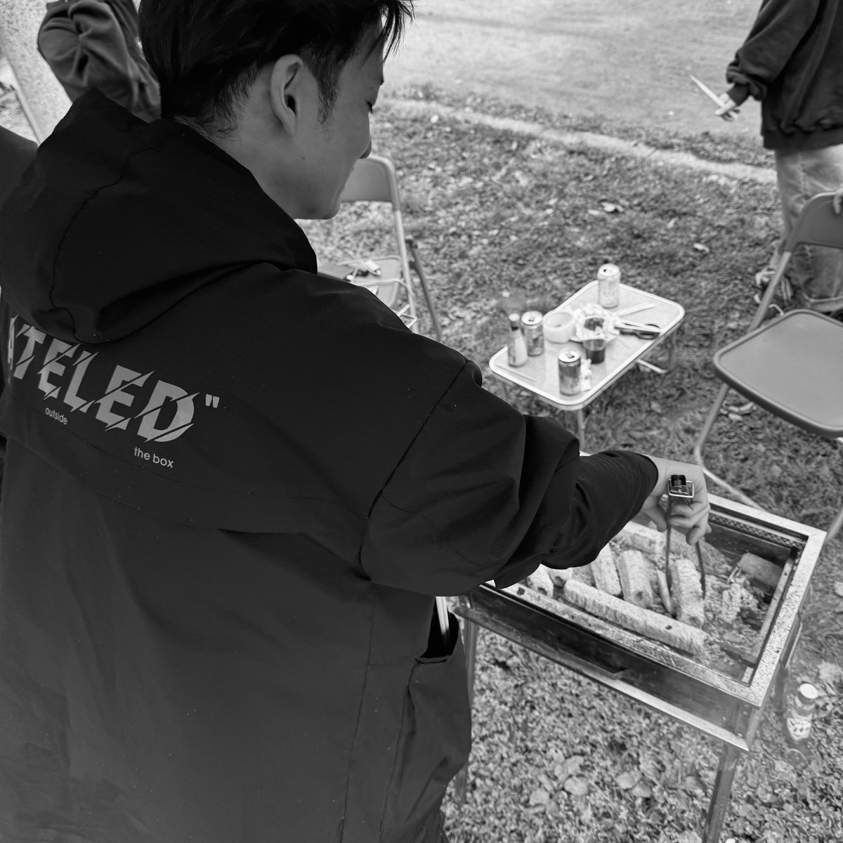 今日は毎年恒例の業界花見＆BBQ。
音響、舞台監督、ヘアメイク、講師、etc、家族いる方はお子さん達、総勢30名くらいかな。
今年も焼き場担当してました。

相変わらず、設営･撤収作業が恐ろしくプロ(笑)