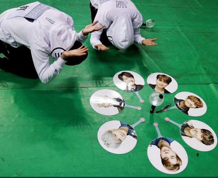 btsbrasil_on's tweet photo. Só assim por aqui hoje e nos próximos dias (k k k)

Queremos desejar boa sorte a todos, o ingresso vem aí 🕯️💜 https://t.co/lHICIW1pxK