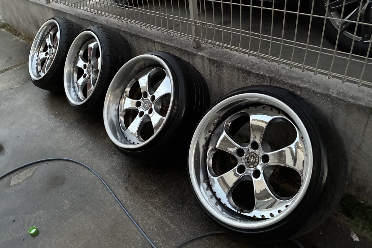 bbbboojzx's tweet photo. abc exclusive売ります
18インチ 4本 タイヤ付き！

8.5j+8 タイヤ(valino 215/35r18)
10j +12 タイヤ(sailun 225/35r18)

ガリ傷、腐食あり、クラックなし
10jの方に歪みがあります。
写真ご確認ください。

12万円　値下げ可！
愛知から

直接も発送も可能です。

#ホイール売ります https://t.co/Y9H5Rh1xkH
