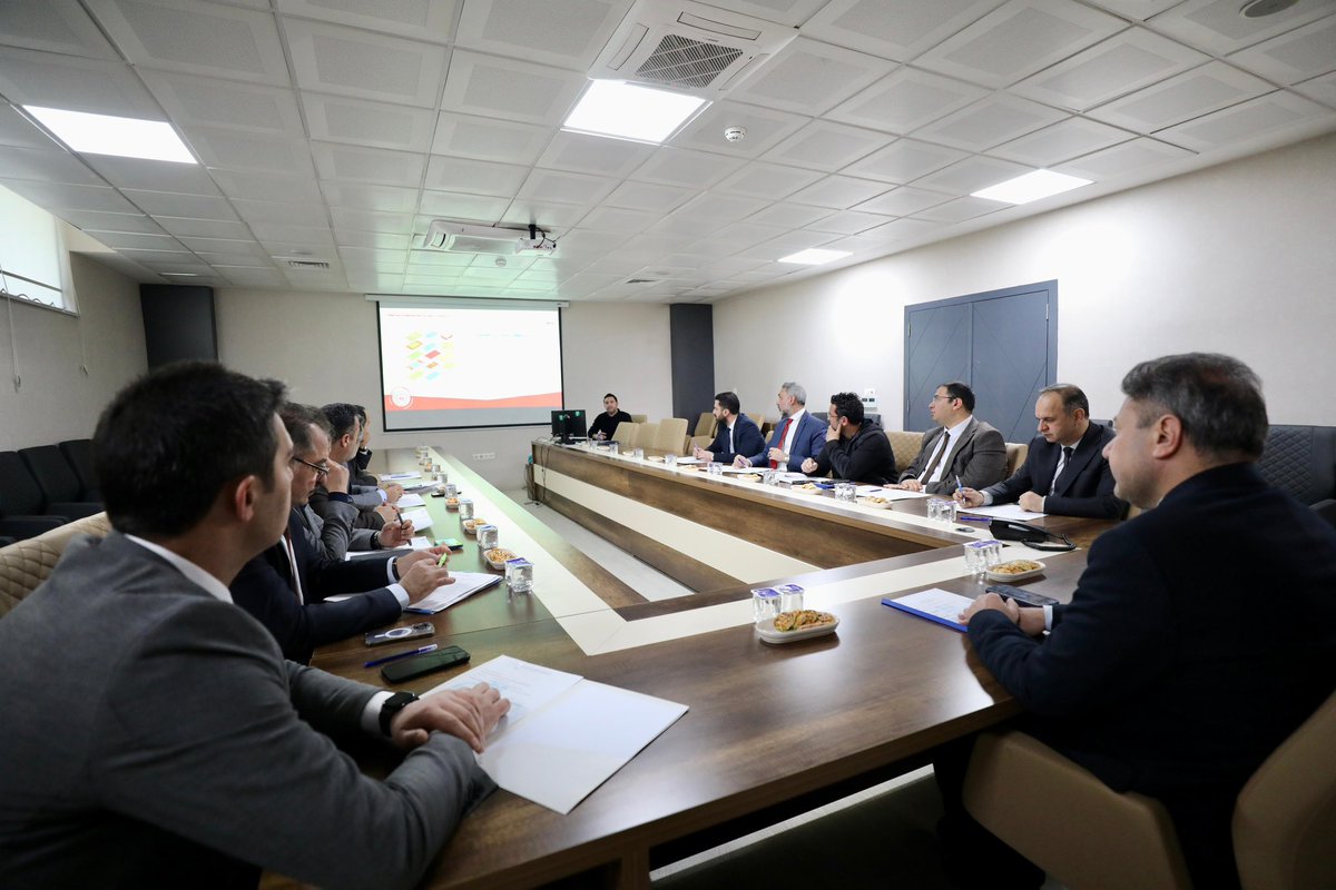 GSB_Van's tweet photo. İl Müdürümüz başkanlığında;Spor Hizmetleri Müdürü,İl Milli Eğitim Müdür Yardımcısı,ilçe müdürlerimiz,ilçe milli eğitim müdürleri,şube müdürleri ve personellerin katılımlarıyla Okul Sporları Değerlendirme ve Planlama Toplantısı gerçekleştirildi.

📍Van Gençlik ve Spor İl Müdürlüğü https://t.co/T5yQvdauaJ