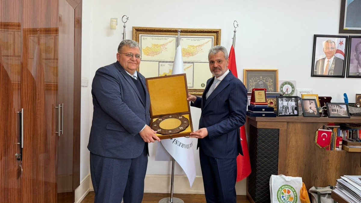 mehmetonturktr's tweet photo. Bir dizi ziyaret kapsamında bulunduğumuz Kuzey Kıbrıs Türk Cumhuriyeti’nde Kıbrıs Vakıflar İdaresi Genel Müdürü Sn. Prof. Dr. Mustafa Tümer’i ziyaret ettik.

Nazik ev sahipliği için Sn. Tümer’e teşekkür ediyorum. https://t.co/shgpTrv0Um