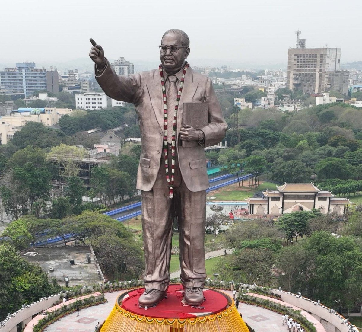 🚨🚨Ambedkar Statue Scheme by "YOGI ADITYANATH" 

> ₹1 Crore per constituency for scheme
> Total - ₹403 Crores wastage.

The day is not far when they will rename

INDIA → "AMBEDKARISTAN"

All are same be it MODI or YOGI.