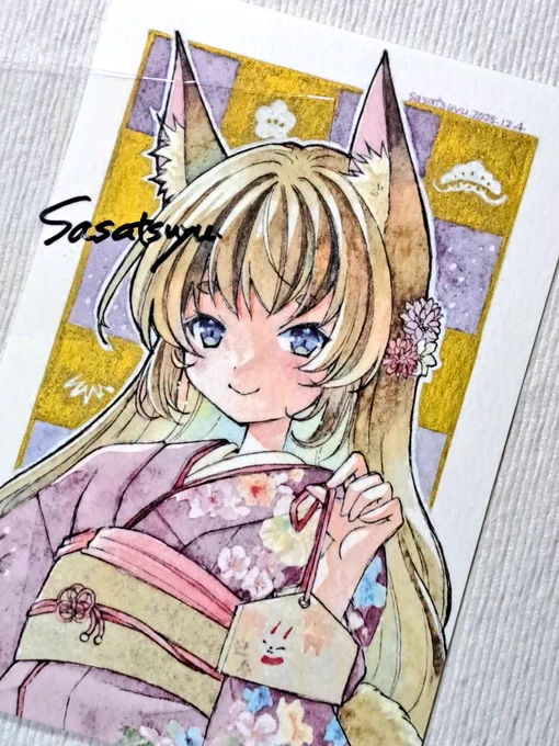 BOOTHただ今直筆作品は引用元の画像(マット付きスクエア原画と直筆イラスト入り画集)とこちらのATCカード、あと数が半端でセットに入れられなかったポストカードの背景(原画で金色の部分)に金色を加筆したもののみとなっています。 次の展示在廊に持って行くので2,3日したら一旦在庫下ろす予定。