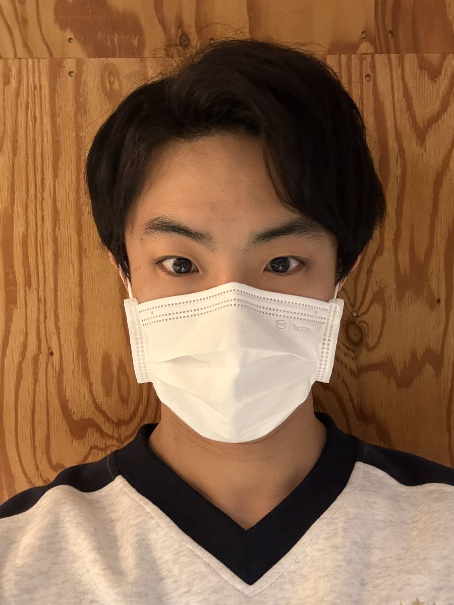 tomo_552's tweet photo. 坊主記録343〜346日目🧑‍🦲
3月20〜23日

髪型が日によって
だいぶ違うような気がする笑笑

#坊主記録　#坊主
#坊主ではない https://t.co/3hZ9iaBvZX