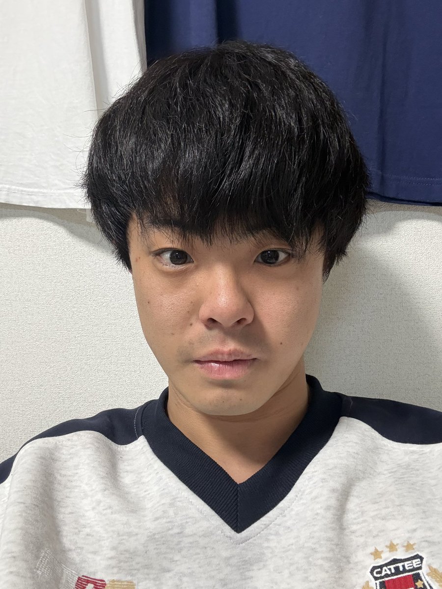 tomo_552's tweet photo. 坊主記録343〜346日目🧑‍🦲
3月20〜23日

髪型が日によって
だいぶ違うような気がする笑笑

#坊主記録　#坊主
#坊主ではない https://t.co/3hZ9iaBvZX