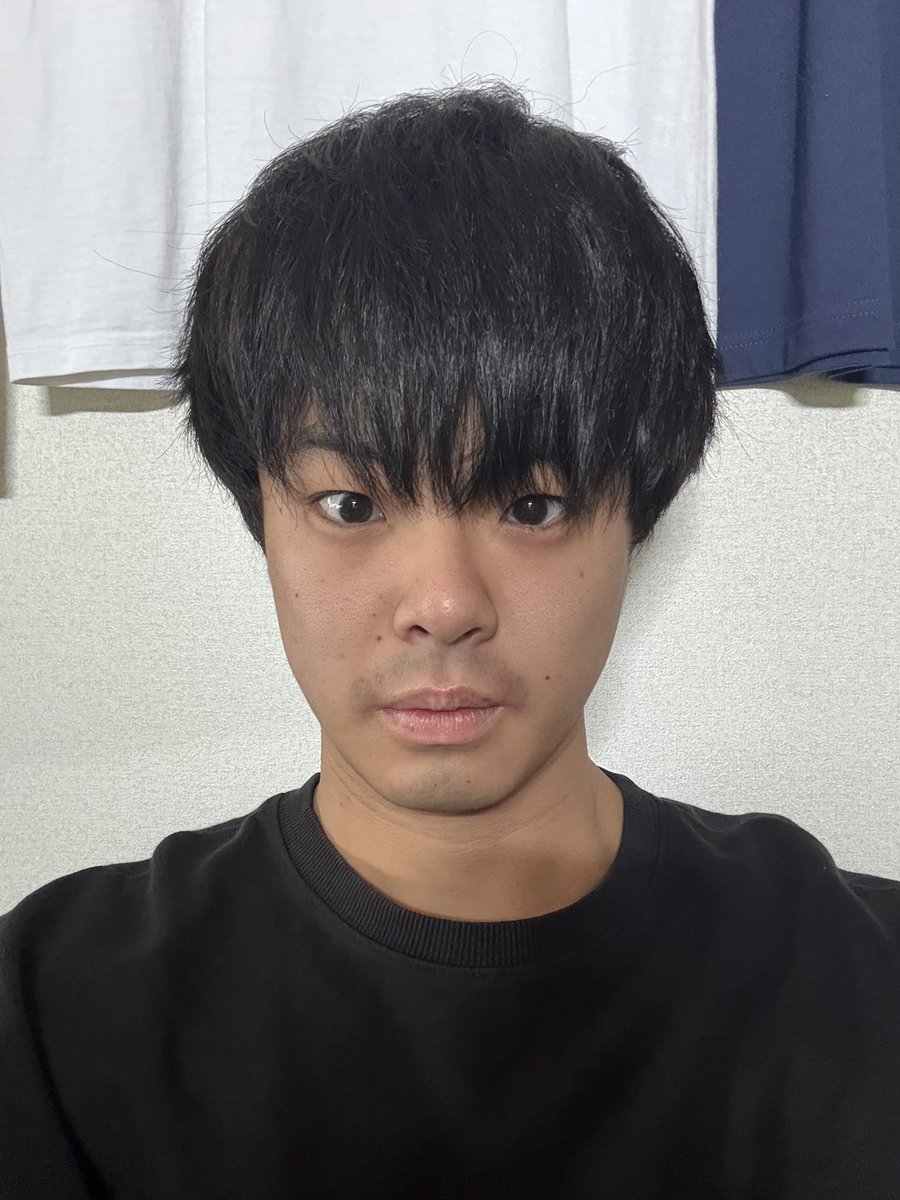 tomo_552's tweet photo. 坊主記録351〜354日目🧑‍🦲
3月28日〜4月1日

1枚目は寝起きです。
ここにきて思ったのが本当に同じような服しか着てないんだ。
そして洗濯終わったらすぐに着るんだなと、、
#坊主記録　#坊主
#坊主ではない https://t.co/GJrMfhR14f