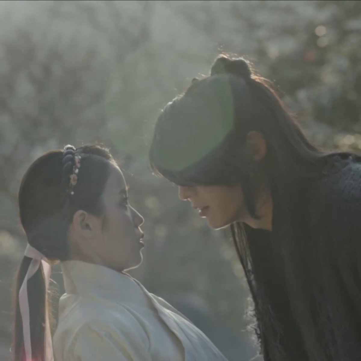 _cutiebws's tweet photo. same vibes, different era
#PerfectCrown #21세기대군부인 #ScarletHeart #MoonLovers https://t.co/S2yD0eGtdj