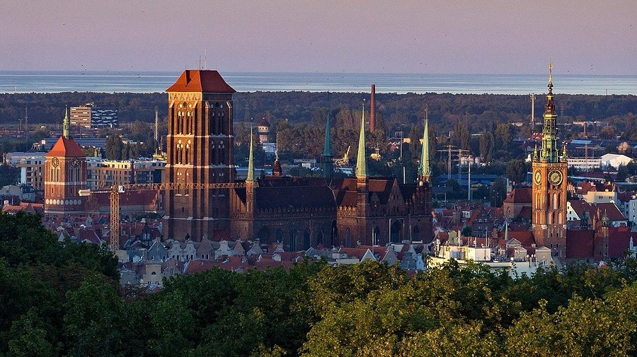 SpireDomePillar's tweet image. Red brick architecture doesn't always get the credit it deserves. St. Mary's Church in Gdańsk, Poland can accommodate over 20,000 people. Another masterpiece  with the same fundamental spire + dome + pillar set up. #Tartaria