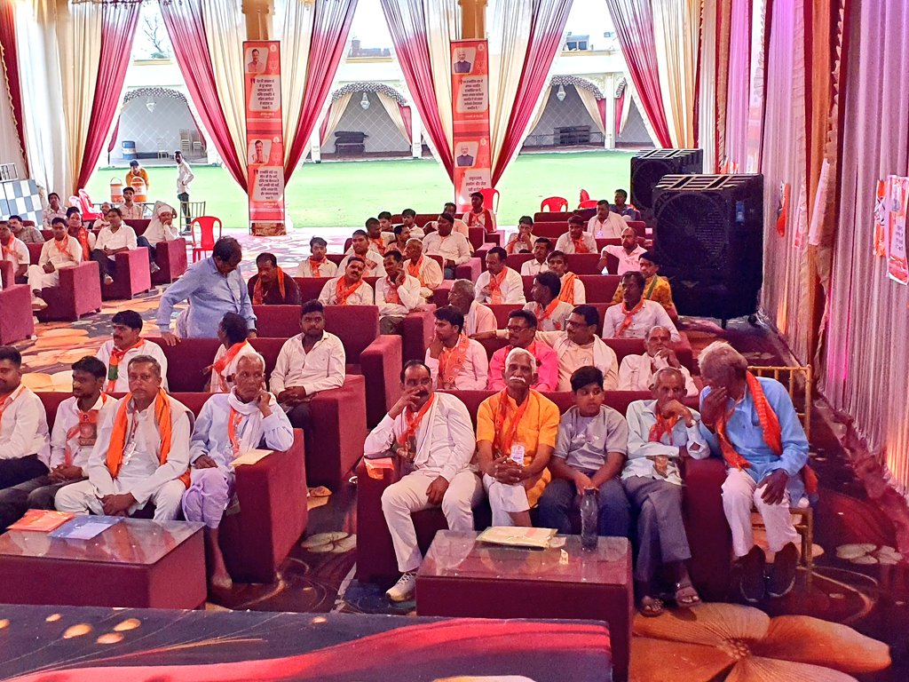 पंडित दीनदयाल उपाध्याय प्रशिक्षण महाअभियान–2026 के अंतर्गत मध्यप्रदेश की शिवपुरी जिले के दिनारा मंडल प्रशिक्षण वर्ग के समापन सत्र में कार्यकर्ताओं से चर्चा करते हुए वैचारिक अधिष्ठान विषय पर संबोधित किया।

<a href="/BJP4India/">BJP</a> 
<a href="/narendramodi/">Narendra Modi</a> 
<a href="/NitinNabin/">Nitin Nabin</a> 
<a href="/blsanthosh/">B L Santhosh</a>