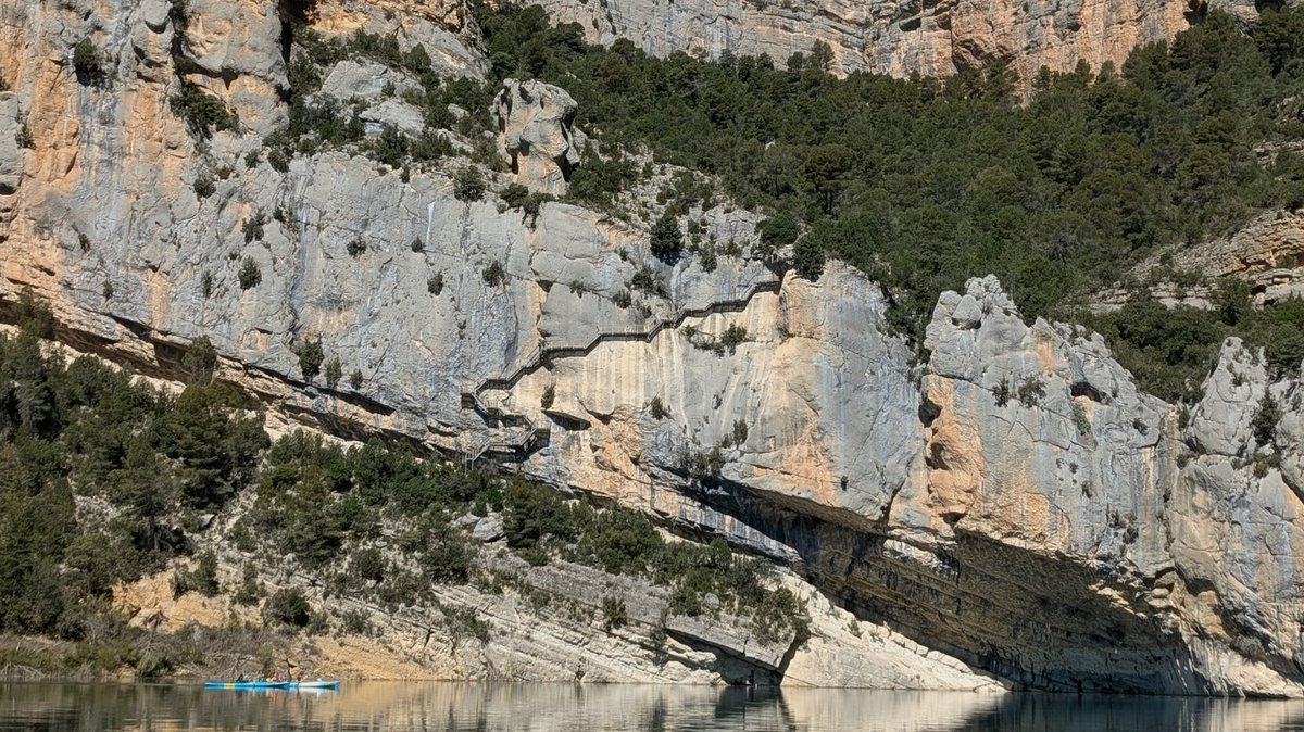 jordicampos's tweet photo. Quatre imatges més de la ruta en caiac d'ahir pel congost de Mont-rebei! #Montsec #Montfalcó https://t.co/iw6Sa6HxcK