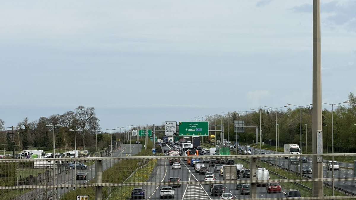 techbuzzinfo's tweet image. Naas Road right now. Forget about moving  #fuelcrisis #fuelprices