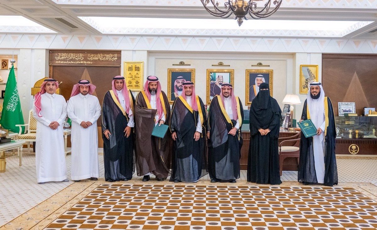 بارك سموه توقيع مذكرة التفاهم، ونوّه بأهمية تطوير البرامج الإرشادية المتخصصة، ودعم المبادرات التي تُعنى بالأسرة، لبناء مجتمع متماسك، مؤكدًا حرص القيادة الرشيدة – أيدها الله – ..

سمو #أمير_منطقة_القصيم يرعى توقيع مذكرة تفاهم الإدارة العامة للتوجيه والإرشاد الأسري بوزارة الموارد