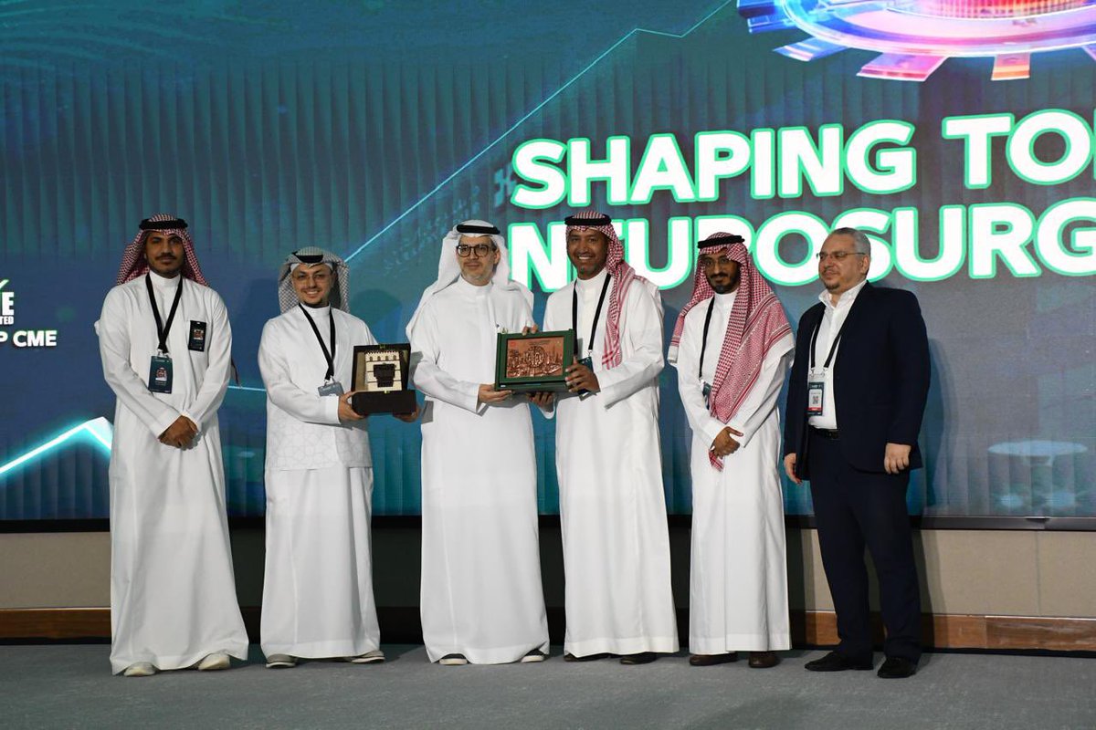 F_neurospine's tweet photo. نفخر في  مؤتمر #SANS2026 أن نشهد هذا الحضور النوعي من القيادات الأكاديمية والصحية، وأن نرى ثمرة التعاون بين @SansMed  والقطاعين الأكاديمي والخاص ممثلة في @hmg، بما يعزز من قيمة المؤتمر ومخرجاته، ويدعم تطلعاتنا لمزيد من التقدم والتميز في جراحة المخ والأعصاب

@kauedu_sa  @Tawuniya https://t.co/Zfrd6SxGvI