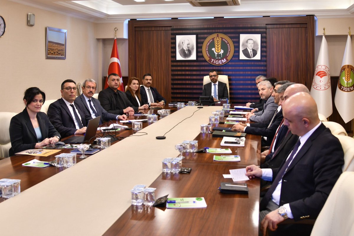 Tarım ve Ormancılık Hizmet Kolu'nun Yetkili Sendikası Toç Bir-Sen olarak; Kamu İşveren Heyeti ile imza altına aldığımız 8. Dönem Toplu Sözleşmesi gereği, 2026 ve 2027 yılları için Tarım İşletmeleri Genel Müdürlüğü Personeline verilecek olan Koruyucu Giyim ve Donanım Malzemelerine