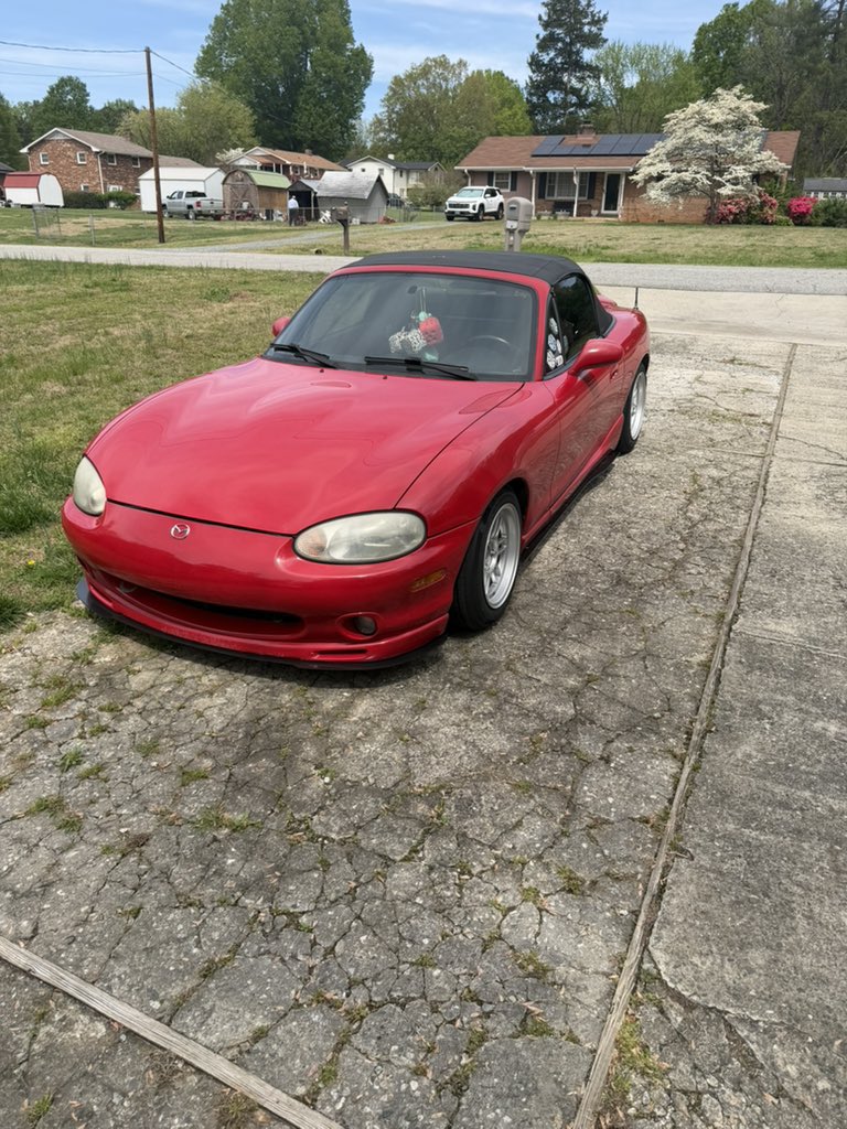 pweezy336's tweet photo. Definitely need to dial the suspension in and get it like another 1/4 inch lower and think it will be sitting perfect, but still miata looking good https://t.co/2RHRojrNYw