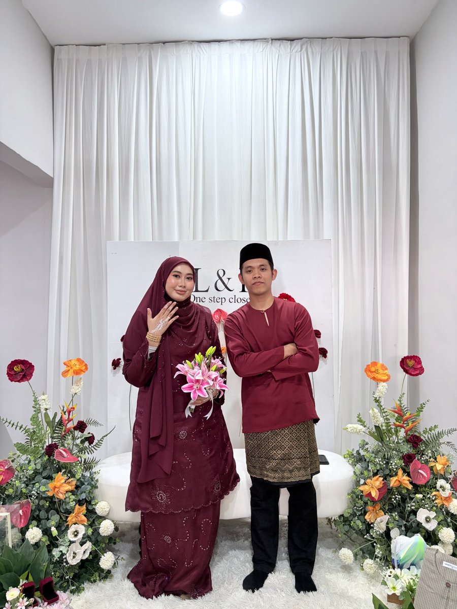 _dalinn's tweet photo. Hasil confess 7 tahun lepas hehe, Finally, I’m engaged to my crush 💍 https://t.co/IkOnGwVsuH