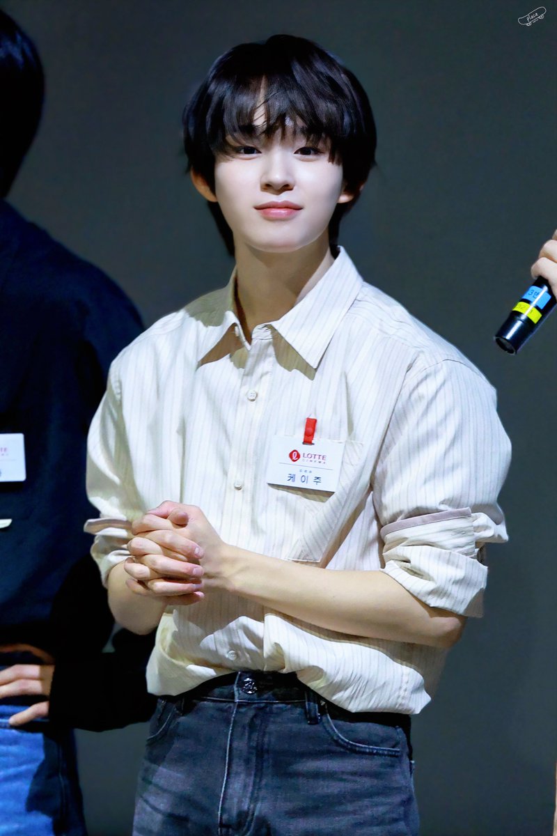 𝗽𝗹𝗮𝗰𝗲 tweet media