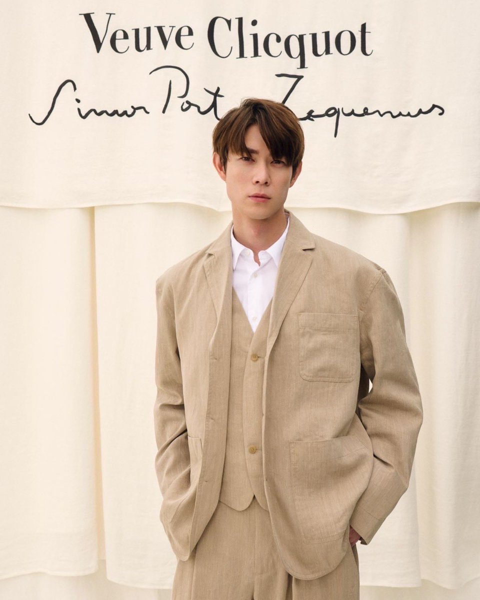 MiyazawaHio's tweet image. 『Veuve Clicquot La Grande Dame 2018
× Simon Porte Jacquemus』韓国でのグローバルローンチイベントに出席させていただきました。自然とアートが融合した空間の中で特別なひとときとなりました🍾🥂
#VeuveClicquot #LiveClicquot 
#DrinkResponsibly #宮沢氷魚 
@jacquemus