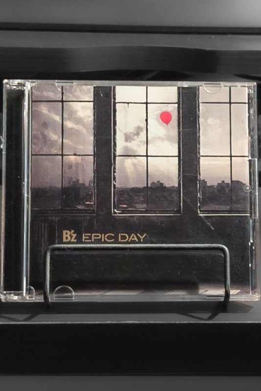 sadapon_0122's tweet photo. FYOP+盤のアナザージャケットもいいけど、EPIC DAYでは勝手にアナザージャケットでディスプレイしてた時期がありました。
#Bz
#EPICDAY
#アナザージャケット https://t.co/KkhrcPVPb0