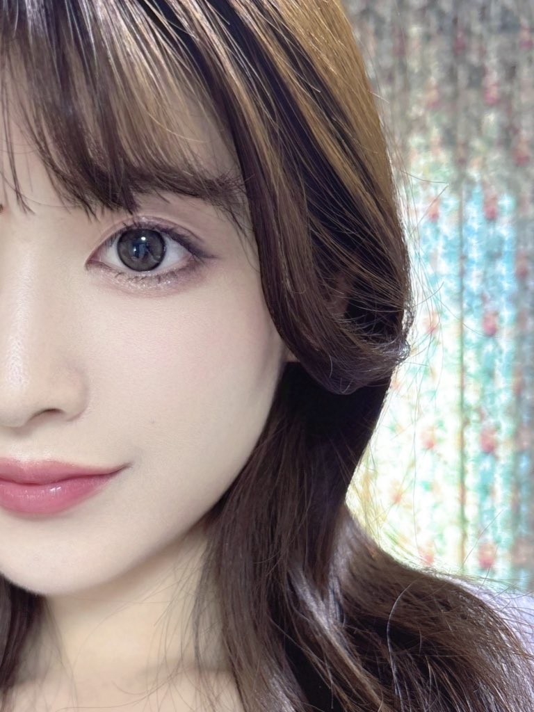 baa99m6's tweet image. #motd 珍しくブルベ夏ど真ん中メイク🌻
ひさびさに日本製のアイシャドウをチップ塗り🪄
…
✴︎ベース：YUNJAC、numbuzin5番、メイベリン
✴︎アイ：Visee ダブルムードアイズ PU-8モーヴムード、A.chi スパークルグリッツ 02 ベリーポップ
✴︎チーク：デイジーク ブレンディングムードチーク