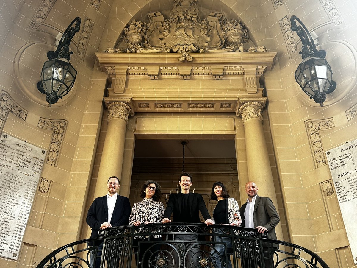 jb_houriez's tweet photo. Premier Conseil d’arrondissement #Paris19

Beaucoup d’attentes exprimées pendant la campagne donc beaucoup de travail nous attend sur cette mandature.

Avec @PierreLiscia @PelosseCA @KevinMessy19 et @katioush nous sommes prêts. https://t.co/BVPjofvYdC