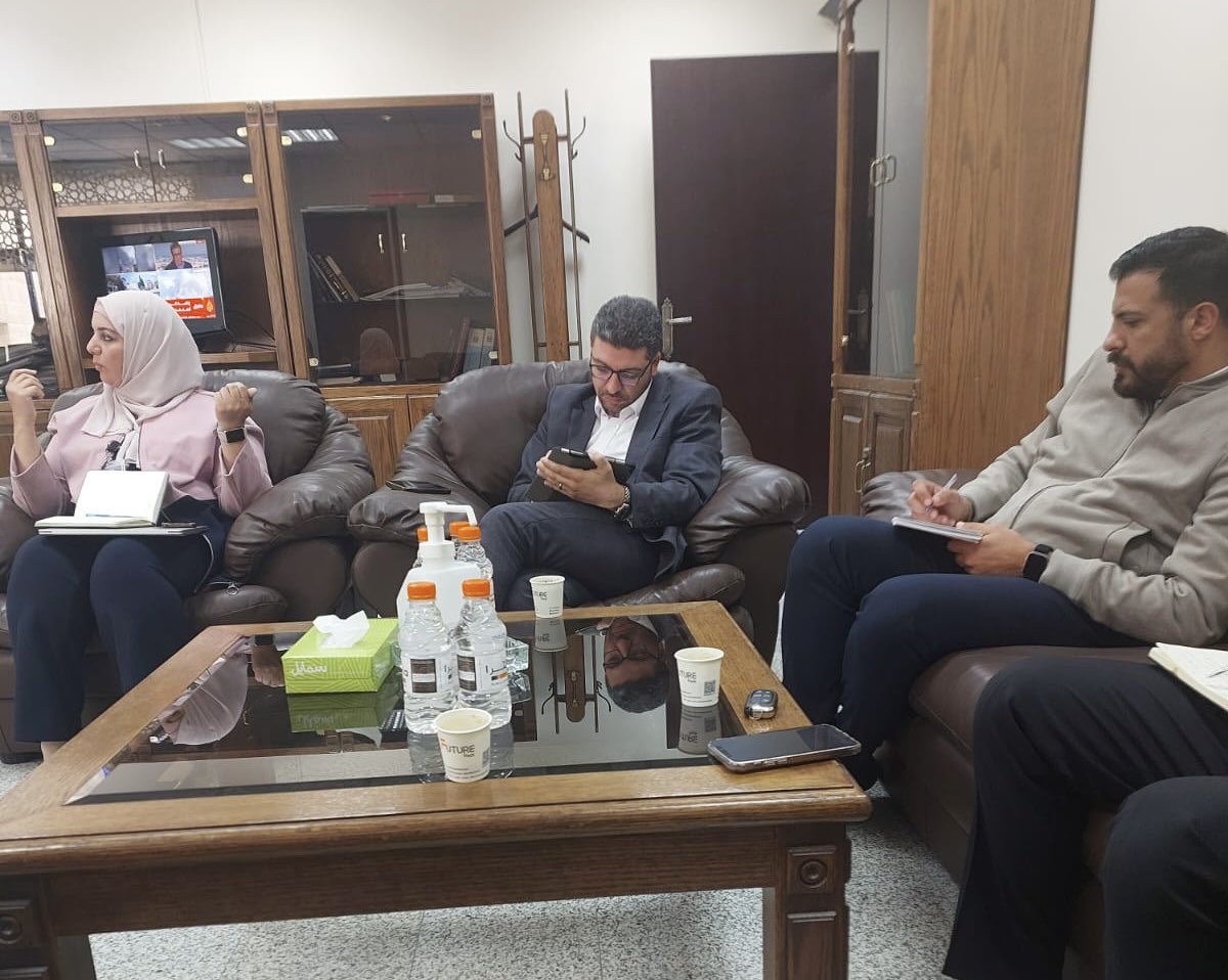 jotransparency's tweet photo. شارك زميلنا @searmali في اجتماع اللجنة الوطنية لمشروع “منظومة حوكمة البلديات” في @Jor_jiacc تم بحث خارطة الطريق والاتفاق على مواعيد تنفيذ الأنشطة الرئيسية بما يسهم في ترسيخ مبادئ الحوكمة الرشيدة، وبما يعكس أهمية الشراكة والتنسيق بين مختلف الجهات المعنية لإنجاح هذا المشروع الوطني. https://t.co/afEasuADxy