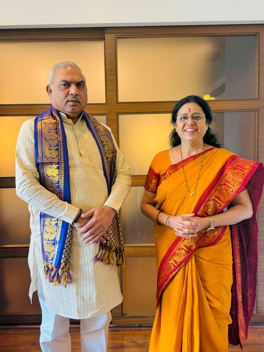 Medha_kulkarni's tweet image. राष्ट्रीय सह महामंत्री श्री शिवप्रकाश जी से उनके पुणे दौरे के दौरान भेंट कर विभिन्न विषयों पर चर्चा की। साथ ही भारतीय जनता पार्टी के स्थापना दिवस के अवसर पर उनका अभिष्टचिंतन किया एवं उनका आशीर्वाद प्राप्त किया।

#BJP4IND #pune #BJPGovernment #medhakulkarni