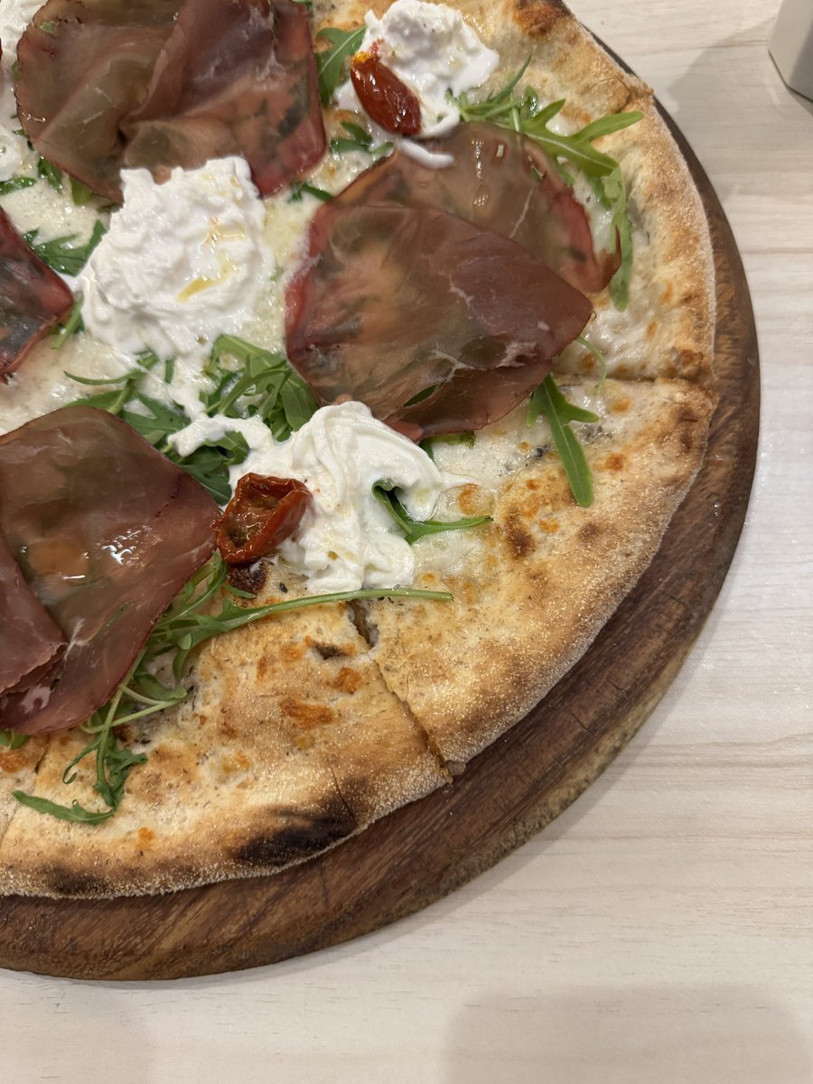 پیشی tweet media