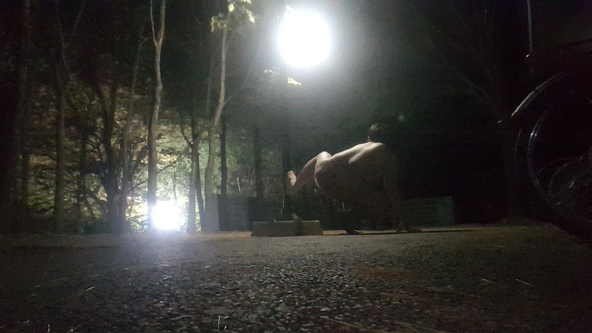 TiF21596's tweet photo. 가로등 https://t.co/ol8OoZ68yI