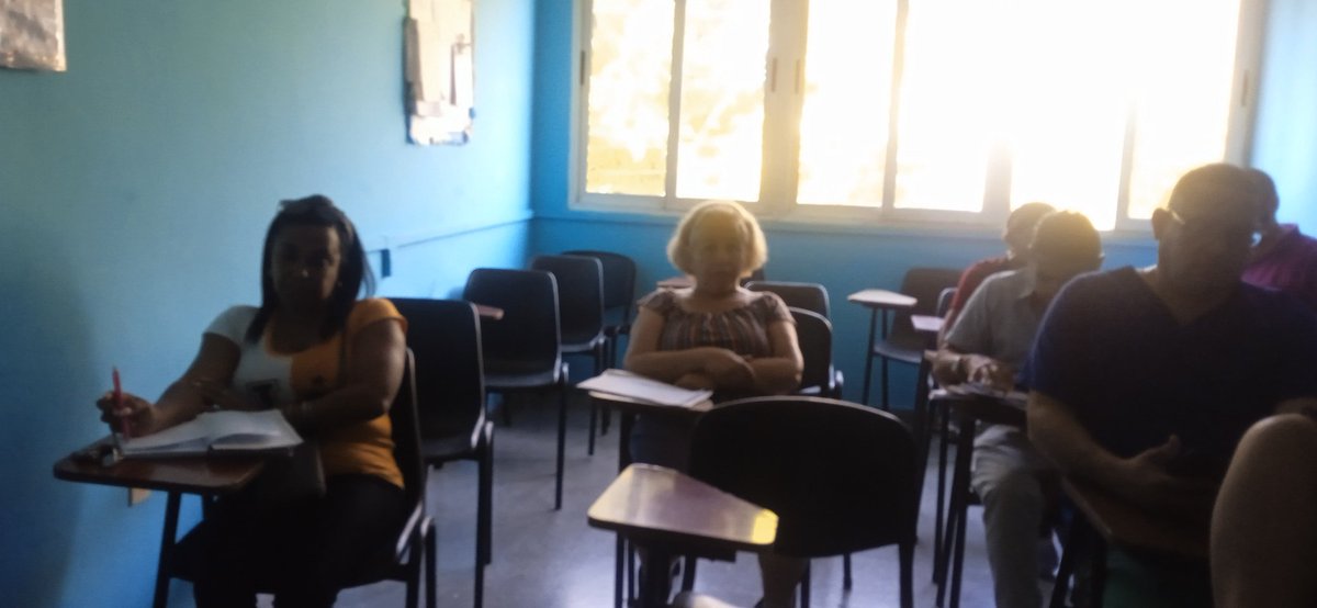Con la presencia de la Dra Odalvis  Columbie Borges  directora de asistencia médica municipal y la Dra Vivían Negrín García jefa de atención primaria de salud se realiza entrega de guardia.
#LaHabanaPorLaSalud 
#CubaEstáFirme 
#PrevenirEsSalud