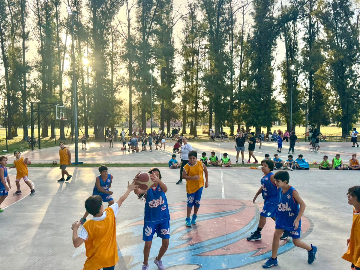 Más de 50 actividades deportivas gratuitas para todas las edades 🏀

El Municipio de Luján invita a la comunidad a participar de las escuelas y actividades deportivas gratuitas que tuvieron inicio durante el mes de marzo en diferentes espacios del distrito.