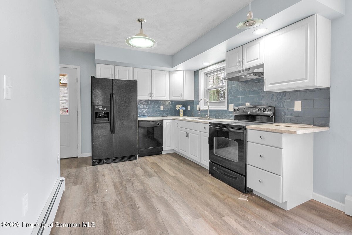 rjvanston1's tweet photo. 205 Ohara Road, Spring Brook Twp, PA, 18444
3 bed | 2 bath 1780 Sq. Ft.
Active | 399000
https://t.co/Z8pFdw92Wq
Well-maintained 3-bedroom home situated on 6.91 acres, accessible via a long private drive.The property features an oversized 2-car garage with a second floor for... https://t.co/RZXXA8Pfl0