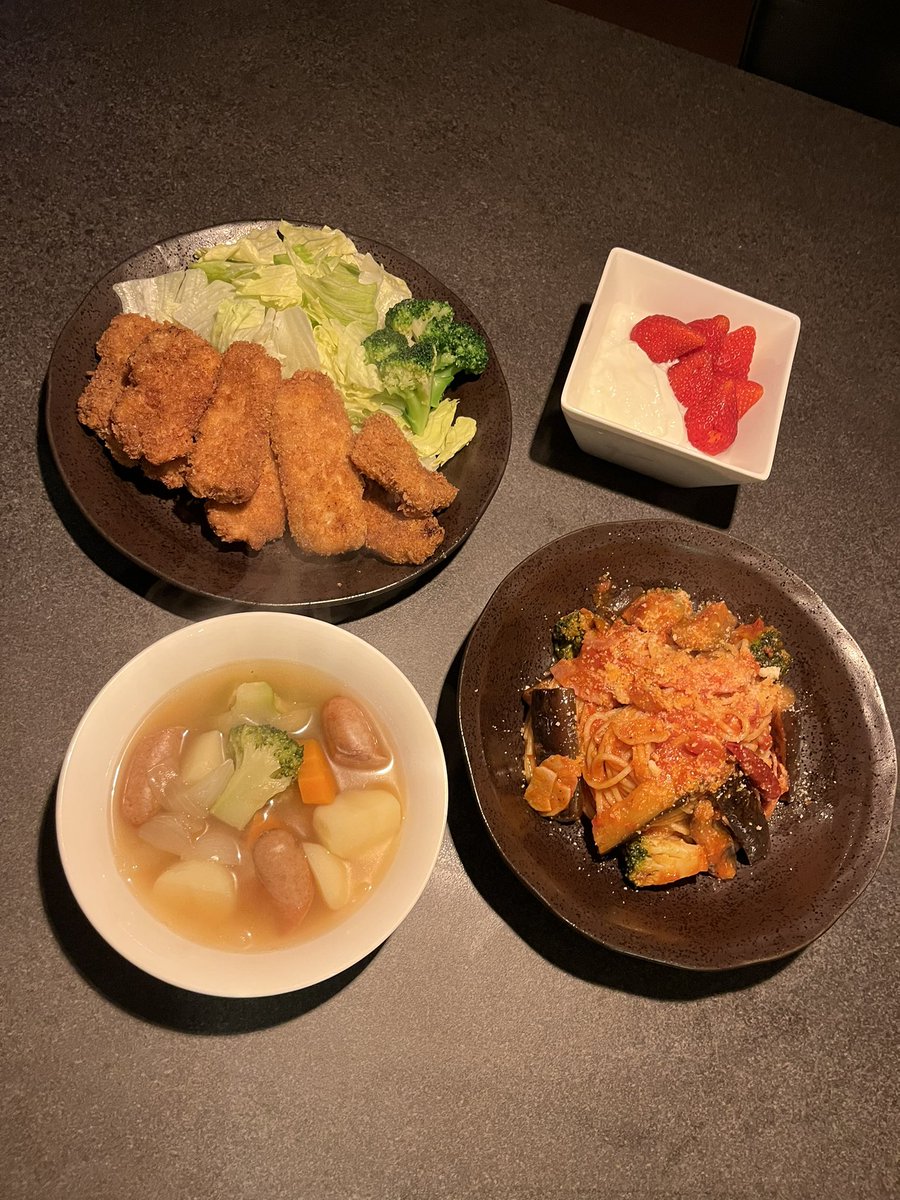 mbcbs_E's tweet photo. 昨日と今日の夜ご飯です。
お納めください。 https://t.co/Yrgr8IC9jv