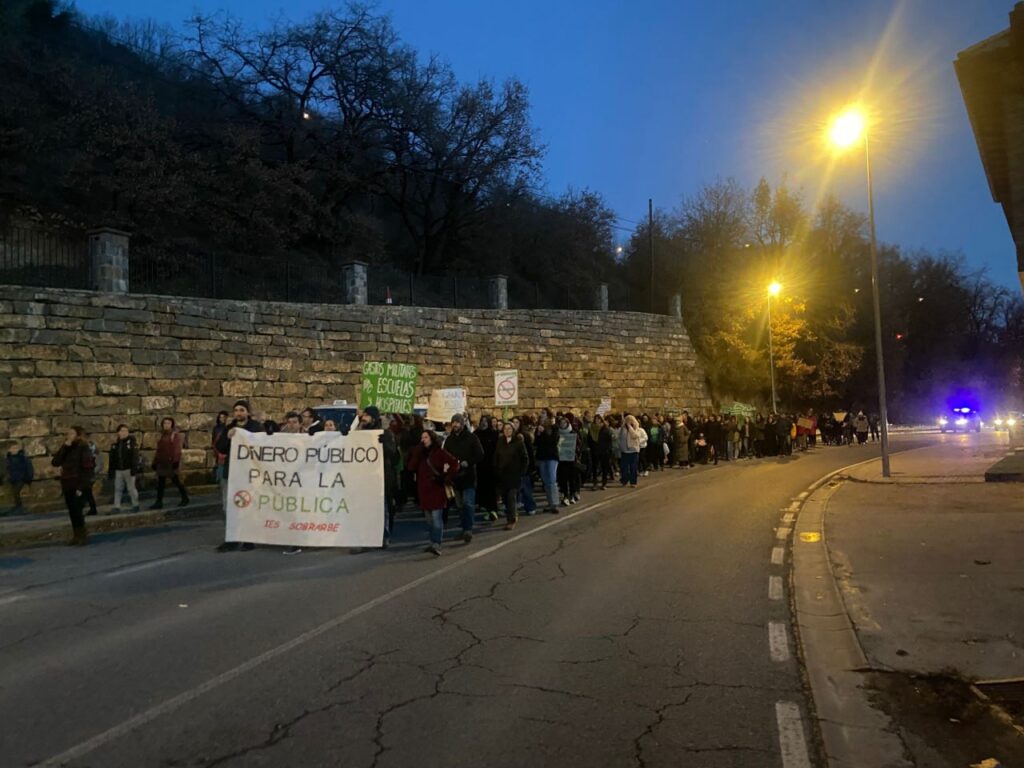 ‼️ Sindicatos y fuerzas políticas cargan contra la concertación del Bachillerato en Aragón: anuncian movilizaciones, recursos judiciales y acciones legales ante el desvío de fondos públicos a la privada: arainfo.org/?p=324441

✍️ Informa <a href="/igoiz17/">Iker G. Izagirre</a>