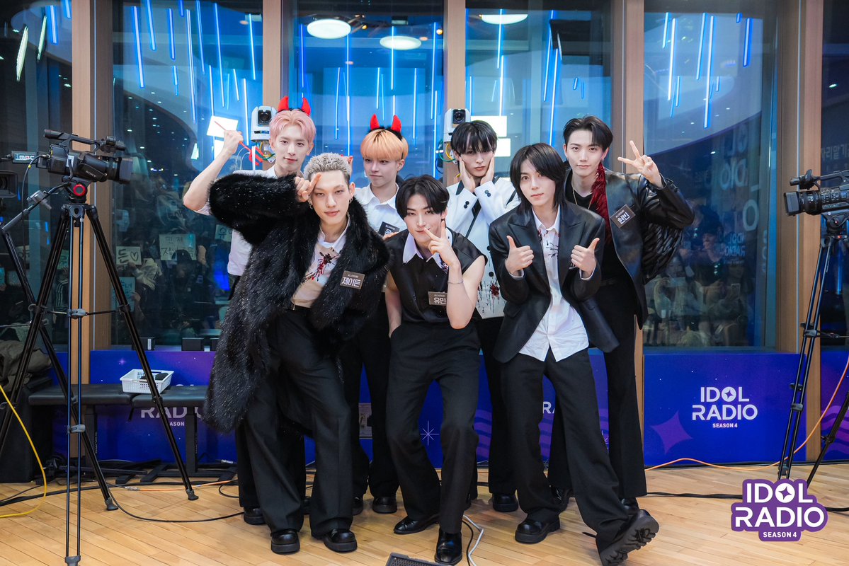 idolradiokorea's tweet image. [#아이돌라디오4 앨범 260406]

📸EP#212 DEAD MAN WALKING 하기 딱 좋은 날이야😈 올아워즈와 함께❣️ (DJ 에릭)

올아워즈는 진심이다
무대를 향한 열정
미닛을 향한 사랑
그리고.. 내 멤버와의 눈빛 교환❣️

@ALL_H_OURS

#MBC #IDOLRADIO #아이돌라디오 #ALL_H_OURS #올아워즈