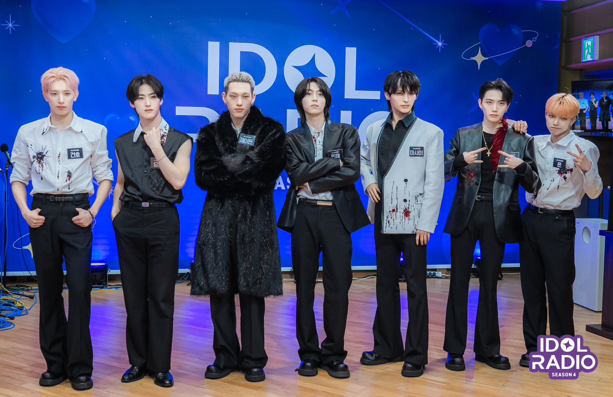 idolradiokorea's tweet image. [#아이돌라디오4 앨범 260406]

📸EP#212 DEAD MAN WALKING 하기 딱 좋은 날이야😈 올아워즈와 함께❣️ (DJ 에릭)

올아워즈는 진심이다
무대를 향한 열정
미닛을 향한 사랑
그리고.. 내 멤버와의 눈빛 교환❣️

@ALL_H_OURS

#MBC #IDOLRADIO #아이돌라디오 #ALL_H_OURS #올아워즈