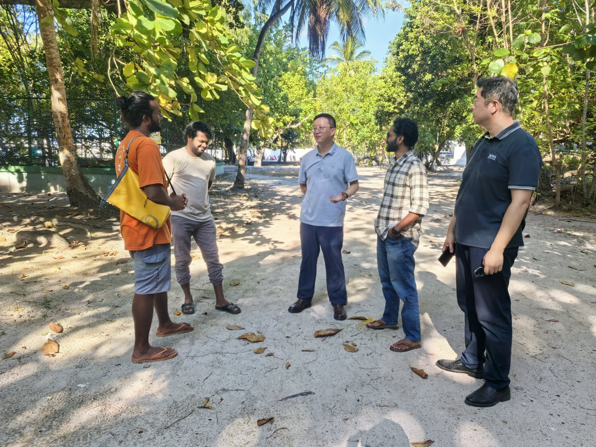 China_Amb_Mdv's tweet photo. Today, I had the pleasure of spending a delightful afternoon with a group of wise and passionate young people in Villingili. I was deeply moved by their love for Maldivian culture, traditions, and the natural environment. We firmly believe that development is best achieved when people and nature coexist in harmony, and that life is best lived when tradition and modernity are unified in balance. Thank you for your warm hospitality and for sharing such thought-provoking ideas with me. We come from different cultures, yet our philosophical understanding is completely aligned—and that is the most important foundation for us to move forward together.