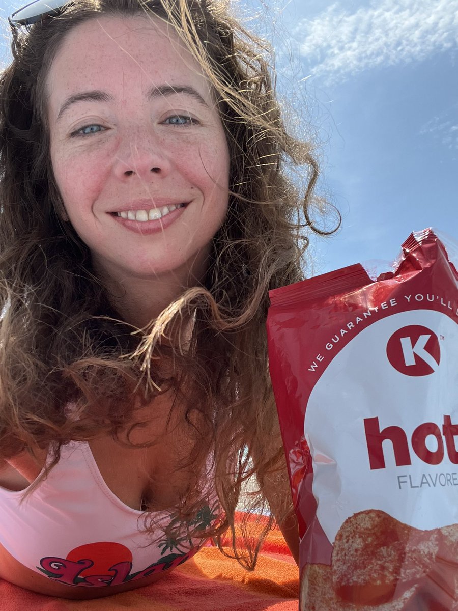 MissKatiesss's tweet photo. Sun and Snacks 

@CircleKStores #hot #hotchips #circlek #freckles #beachwear #snacks https://t.co/3mvlG1Qf1h