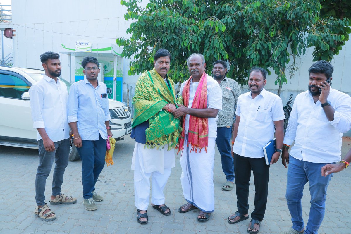 bjp4radhapuram's tweet photo. இன்று ராதாபுரம் சட்டமன்ற தொகுதி வேட்பாளர் பண்ணை பாலகிருஷ்ணன் அவர்களை நேரில் சந்திக்க வருகை தந்த தமிழக மேலிடப் பொறுப்பாளர் திரு அரவிந்த் மேனன் அவர்களை அன்புடன் வரவேற்றதில் மகிழ்ச்சி.
#bjp #bjpradhapuram #radhapurambjp #bjp4radhapuram #tnelection2026 #pannaibalakrishnan #bjpitwing https://t.co/a29nvGPaeI
