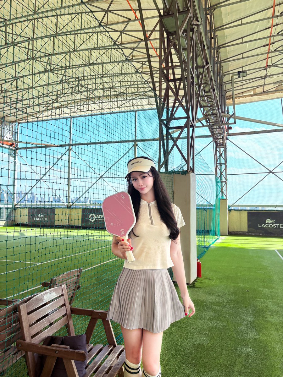 狐狸精女王 tweet media